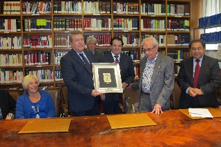 Tolosa, recibe la distinción como miembro de honor de AJUCAN